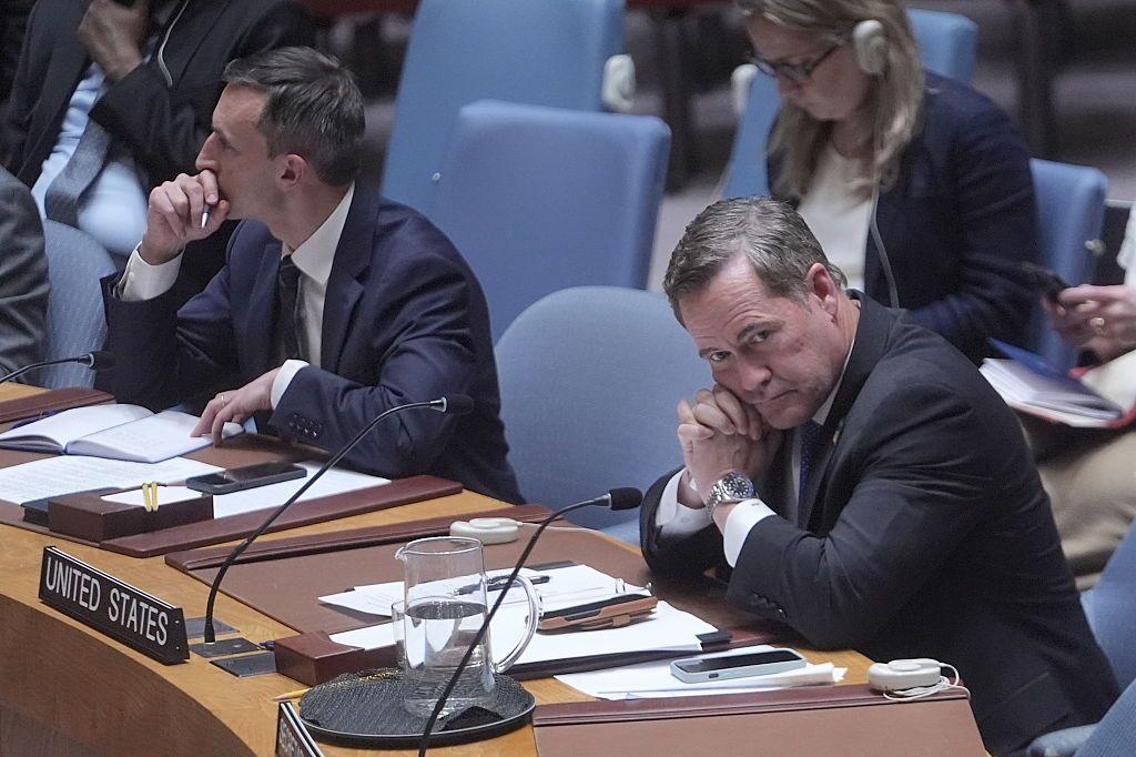 فشل مجلس الأمن التابع للأمم المتحدة في تبني قرار يهدف إلى تعزيز الأمن في مضيق هرمز، وذلك في 7 أبريل/نيسان 2026، في مقر الأمم المتحدة بنيويورك، الولايات المتحدة. وقد استخدمت روسيا والصين حق النقض (الفيتو) ضد قرار مجلس الأمن الذي كان يهدف إلى حماية الملاحة التجارية في مضيق هرمز. 