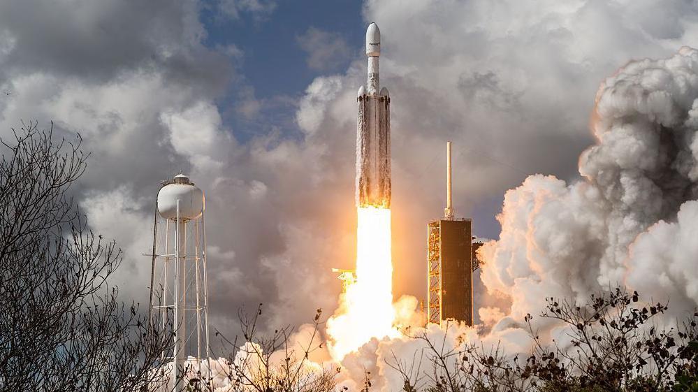 SpaceX says its worth $1.75tn as it targets largest stock market debut
