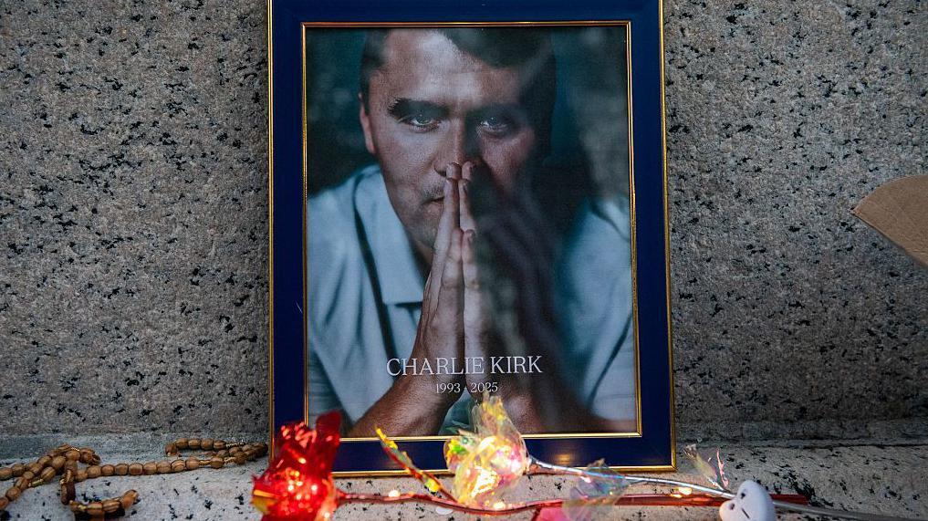 Una foto de Kirk
