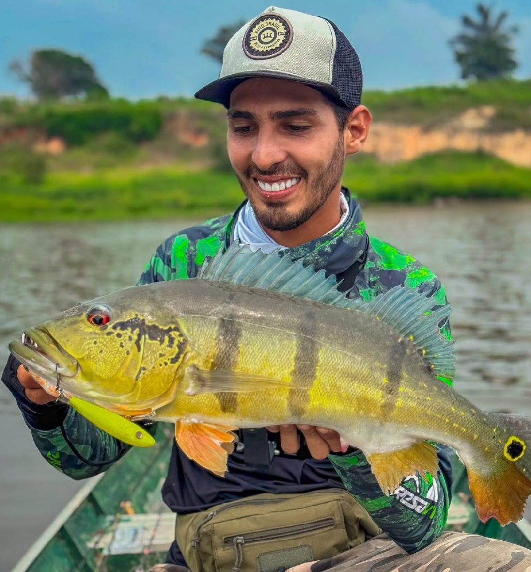 O influenciador Agenor Tupinambá com um peixe