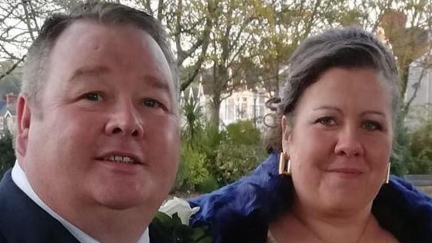 Christopher e Michelle Mills no dia do casamento