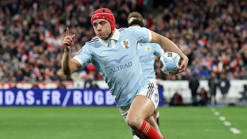 Six Nations: Bielle-Biarrey restores title-chasing Frances lead over England