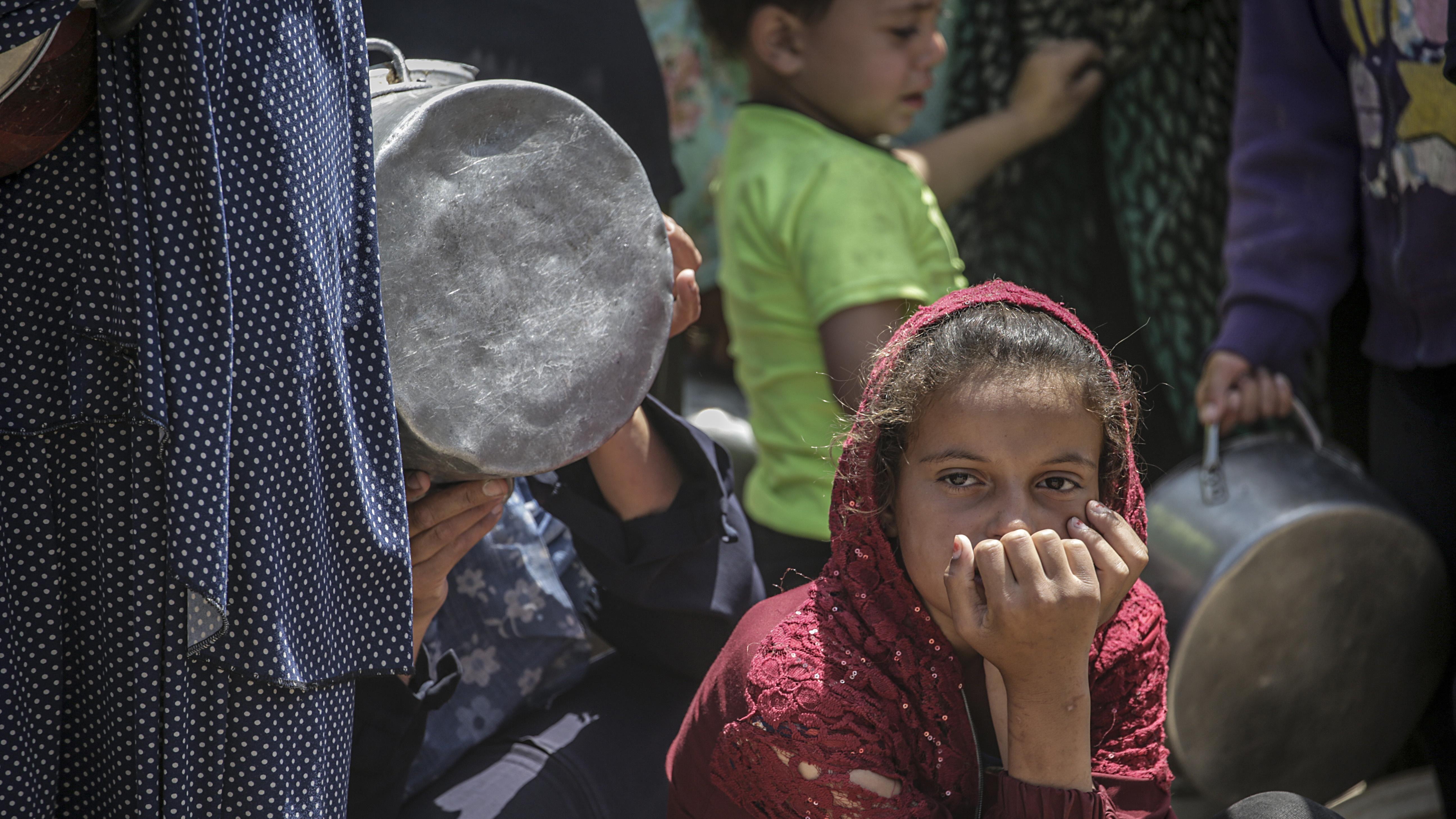 Denying food to Gaza is 'weapon of war', says UN refugee agency head