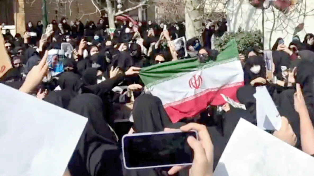 اتساع رقعة الاحتجاجات الطلابية المناهضة للحكومة في الجامعات الإيرانية 