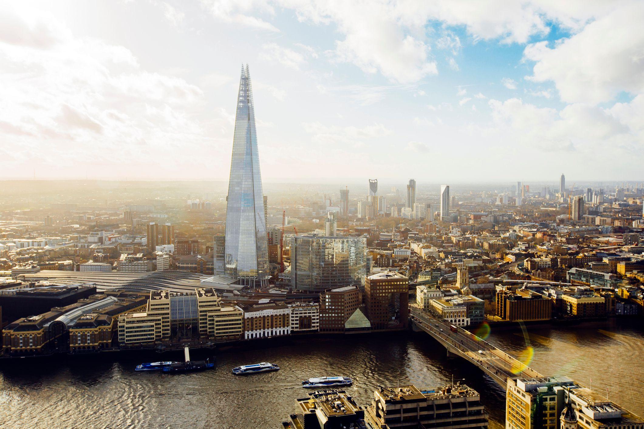 Imagen panorámica de Londres, en la que sobresale la torre The Shard, a orillas del río Támesis y el London Bridge.