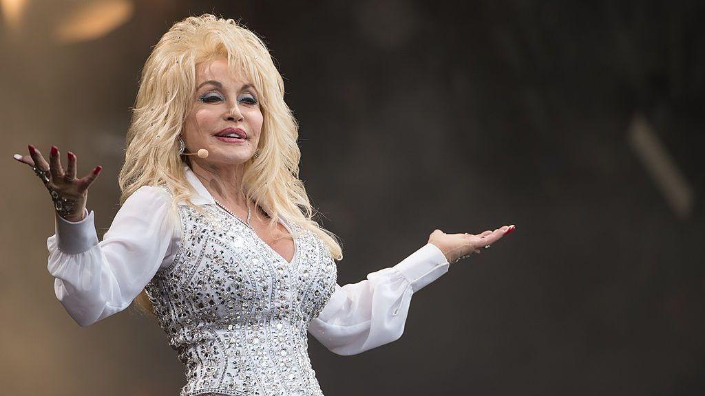'I’ll think of you each step of the way' - Taylor Swift leads tributes after Dolly Parton dies aged 80