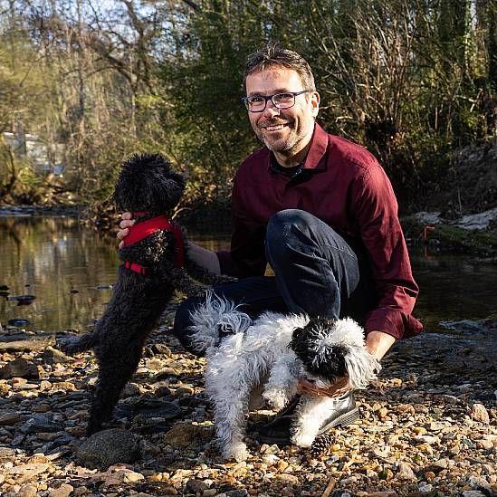 Jaap de Roode con sus dos perros