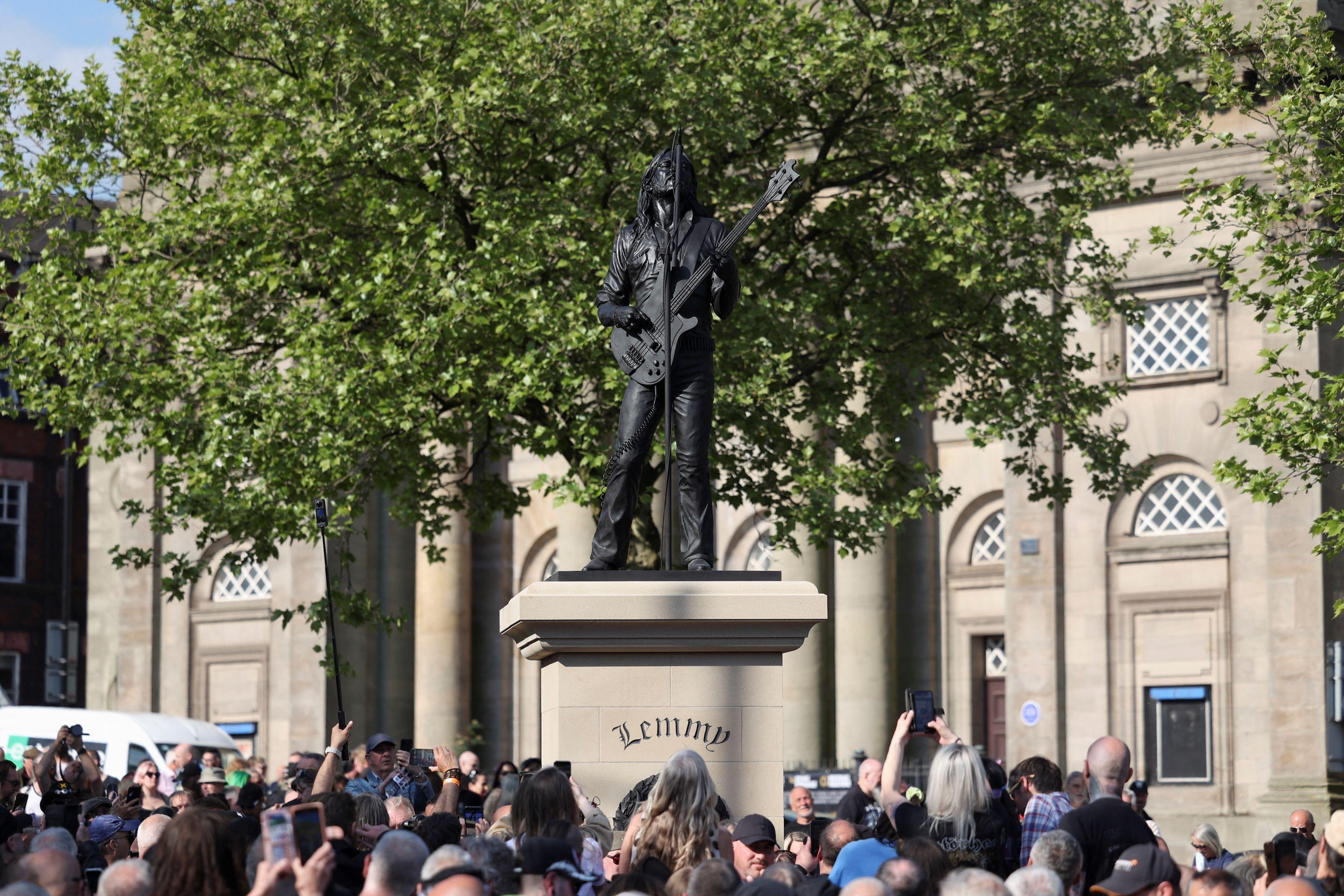 Lemi je u rodnom Barslemu, u maju 2025. dobio spomenik