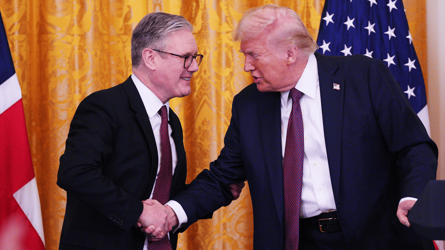 英國首相施紀賢爵士與特朗普握手