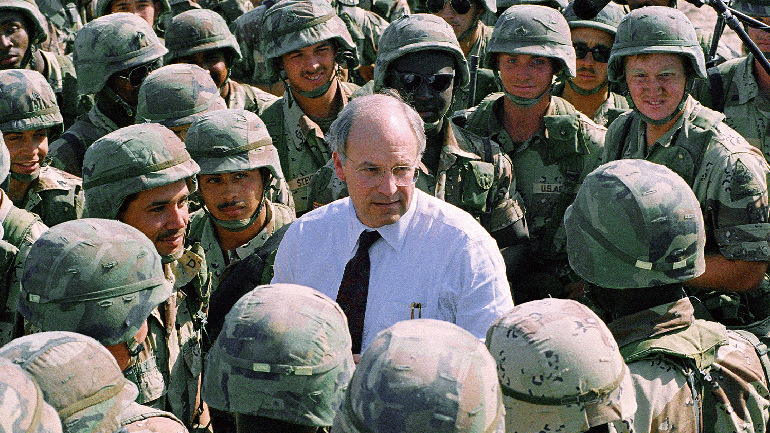 切尼於1991年海灣戰爭期間在伊拉克向美軍部隊發表演說。