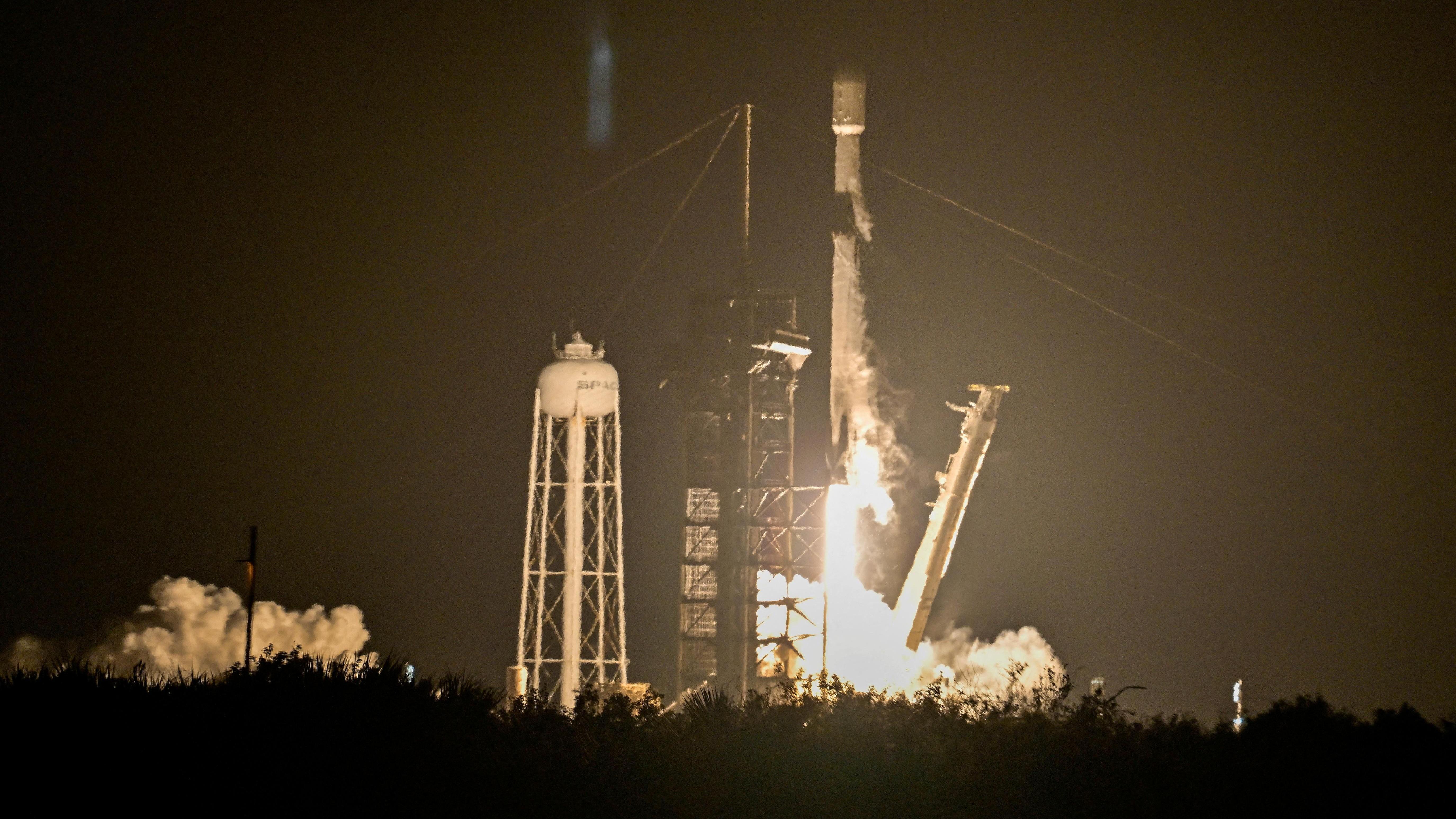 Photo: naslovi.net SpaceX Falcon 9 Rocket Part Strikes Moon Near Einstein Crater