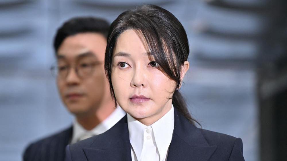 South Koreas ex-first lady jailed 20 months for bribery