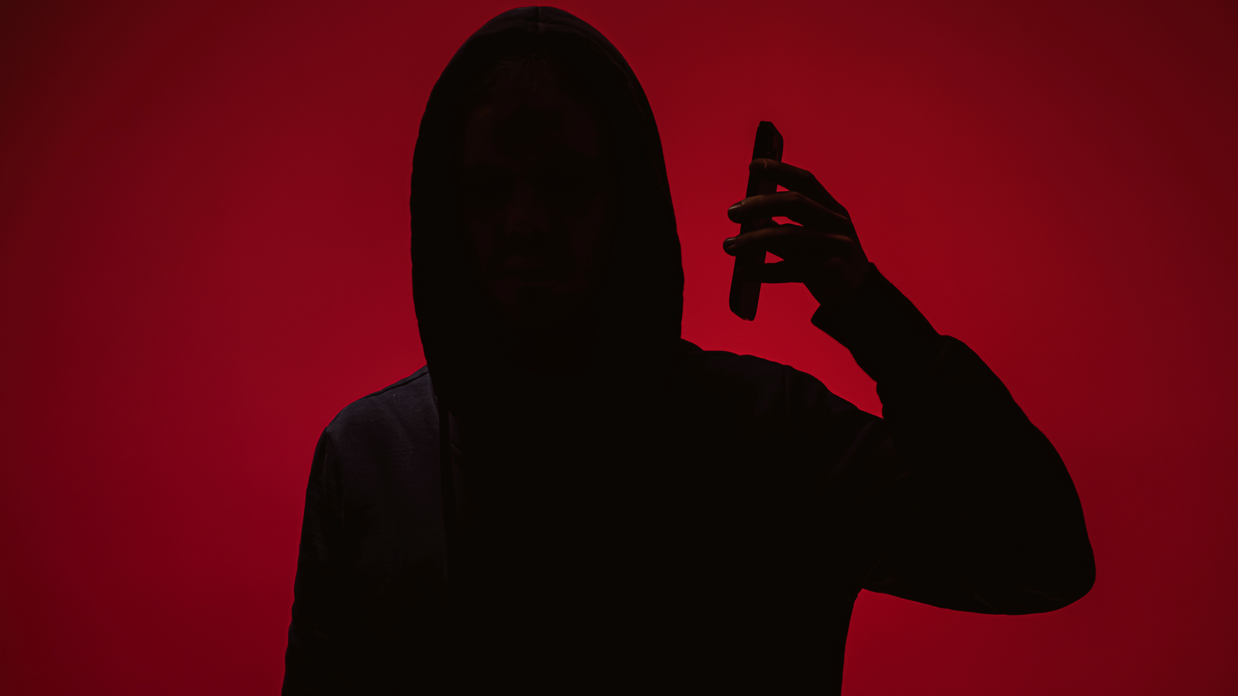 كيف خدع "أبو عمر" سياسيين في لبنان مدّعياً أنه أمير سعودي؟ 