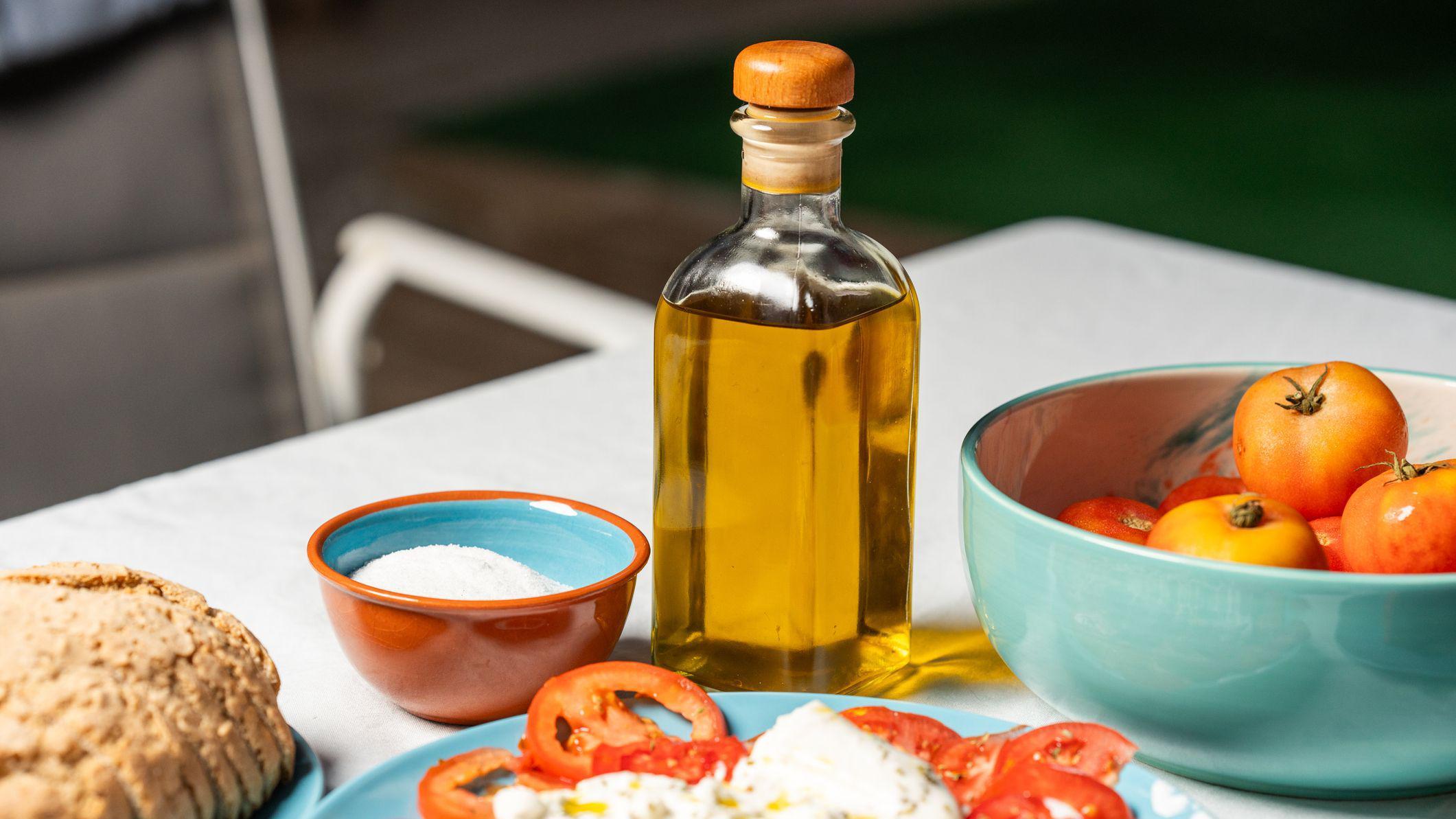 El aceite de oliva forma gotas del tamaño adecuado para encapsular los nutrientes clave de los alimentos.