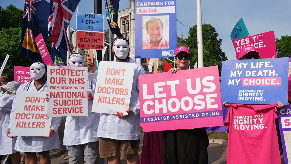MPs narrowly back legalising assisted dying in England and Wales by 23 votes