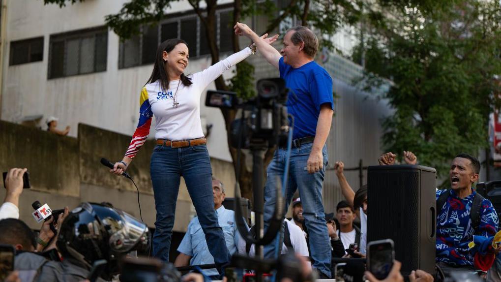 María Corina Machado junto a Juan Pablo Guanipa, durante una protesta contra el Gobierno en enero de 2025 en Caracas, Venezuela.