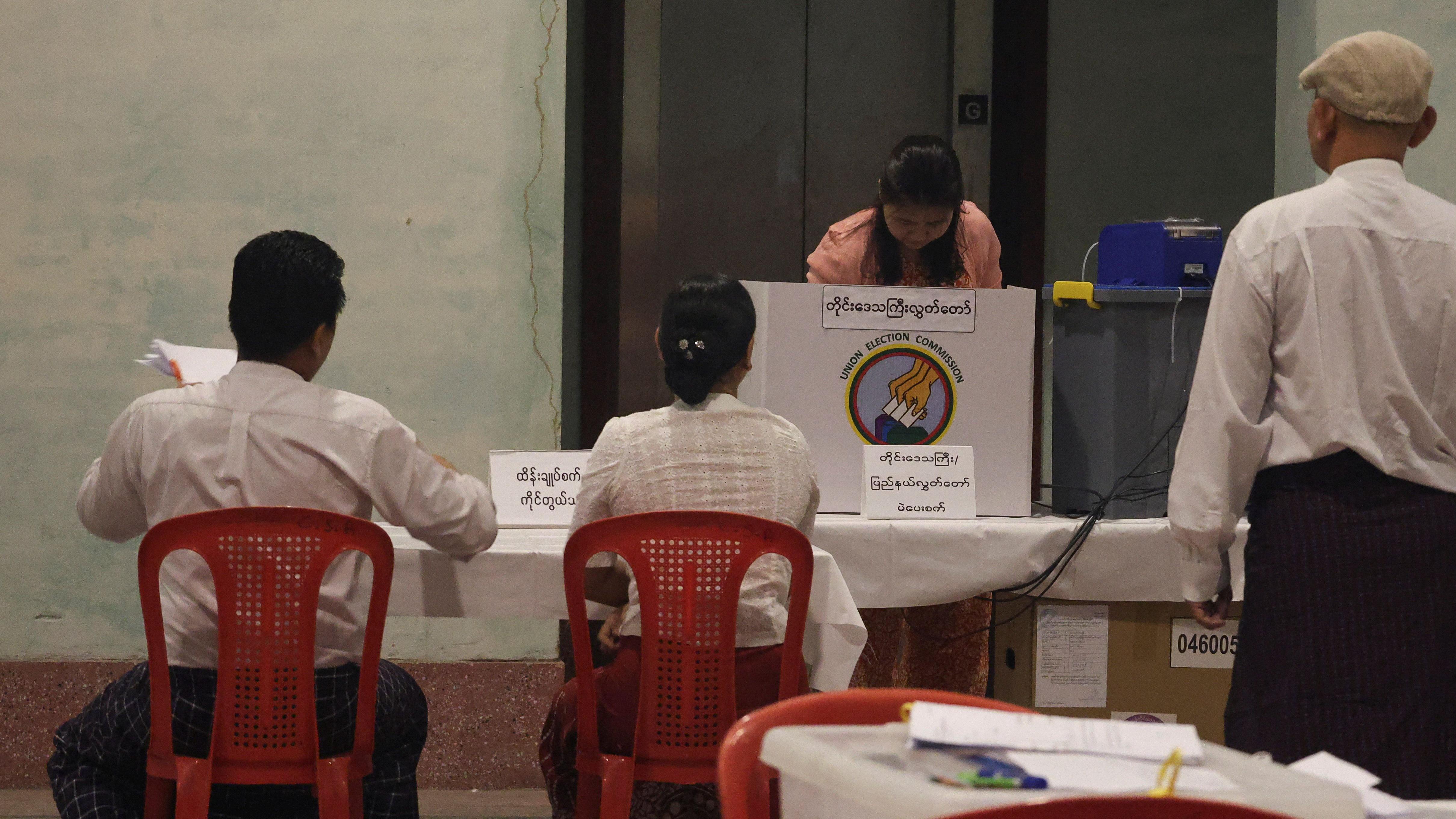 بدء انتخابات عامة في ميانمار الأحد، هي الأولى منذ الانقلاب العسكري عام 2021 