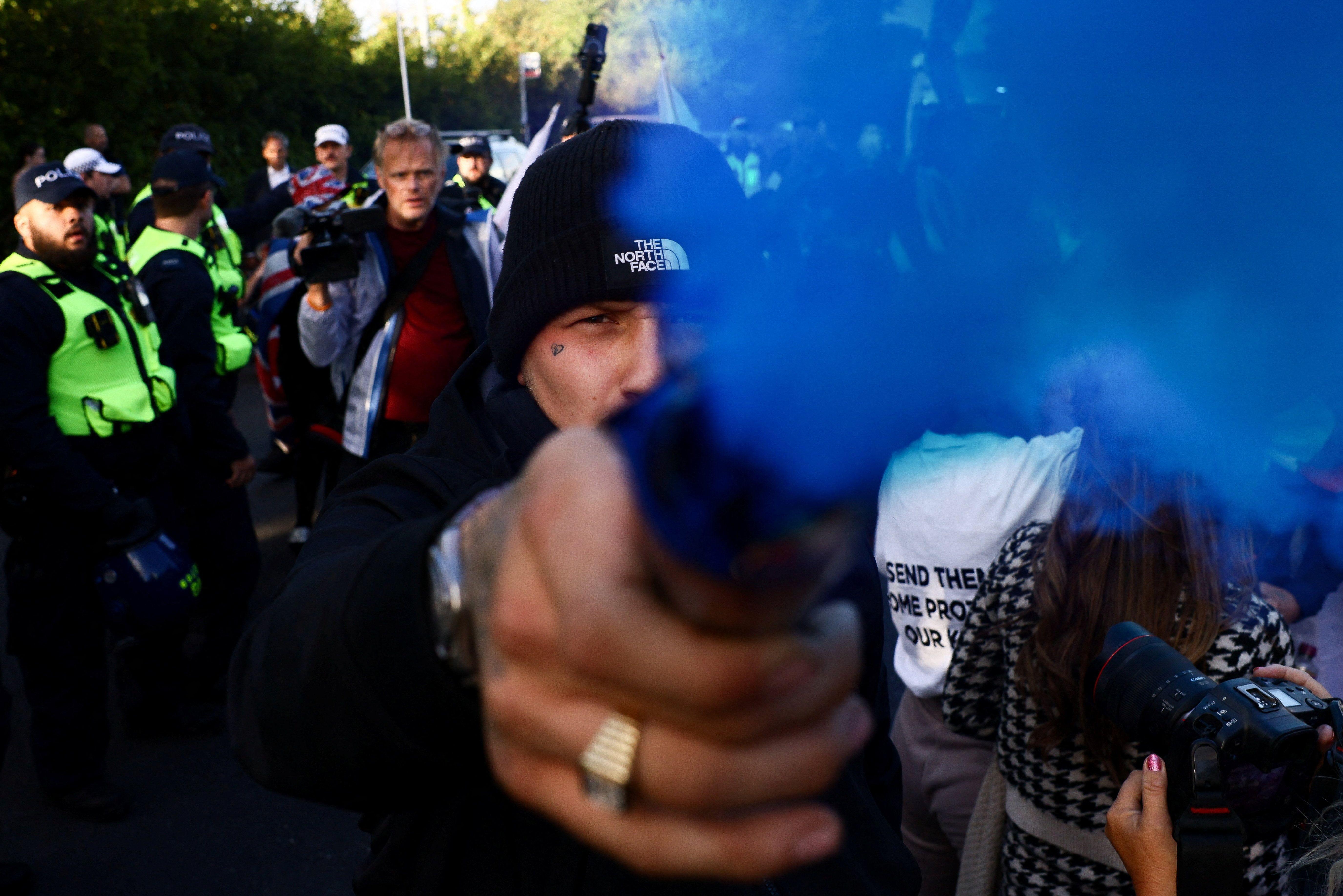 Manifestaciones el 31 de agosto después de que el gobierno británico obtuviera un fallo judicial que impidió el desalojo de los solicitantes de asilo del Hotel Bell en Epping.