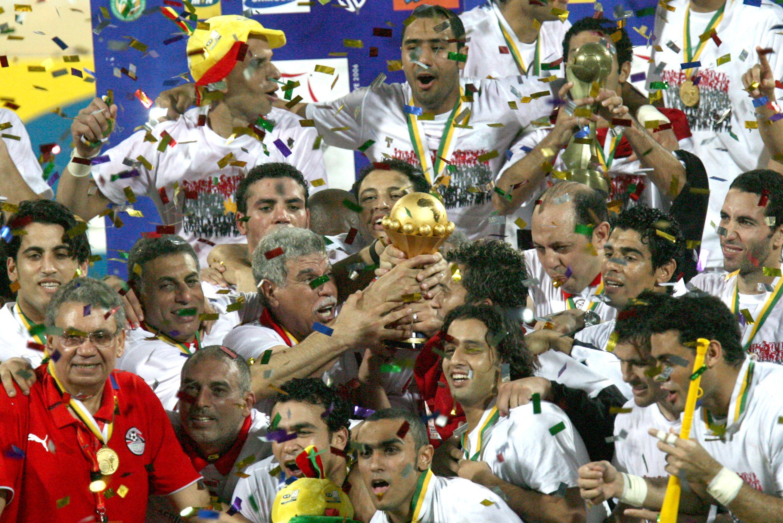 منتخب مصر يحتفل بكأس أمم أفريقيا 2008 في أكرا