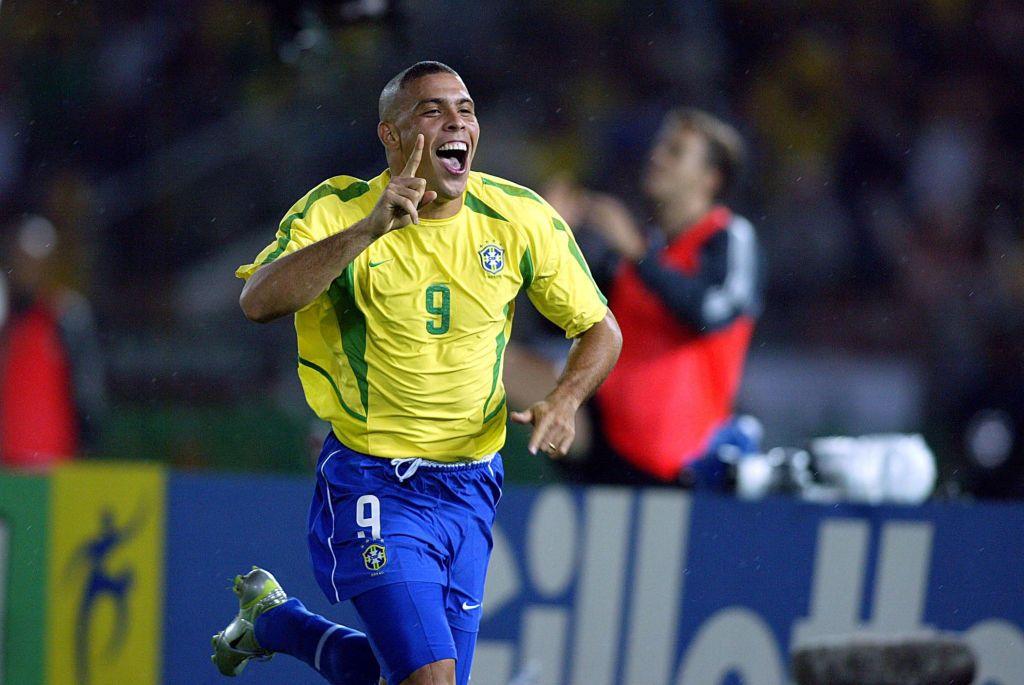 Ronaldo comemora o primeiro gol da final contra a Alemanha em Yokohama, no Jap&atilde;o, na Copa do Mundo de 2002