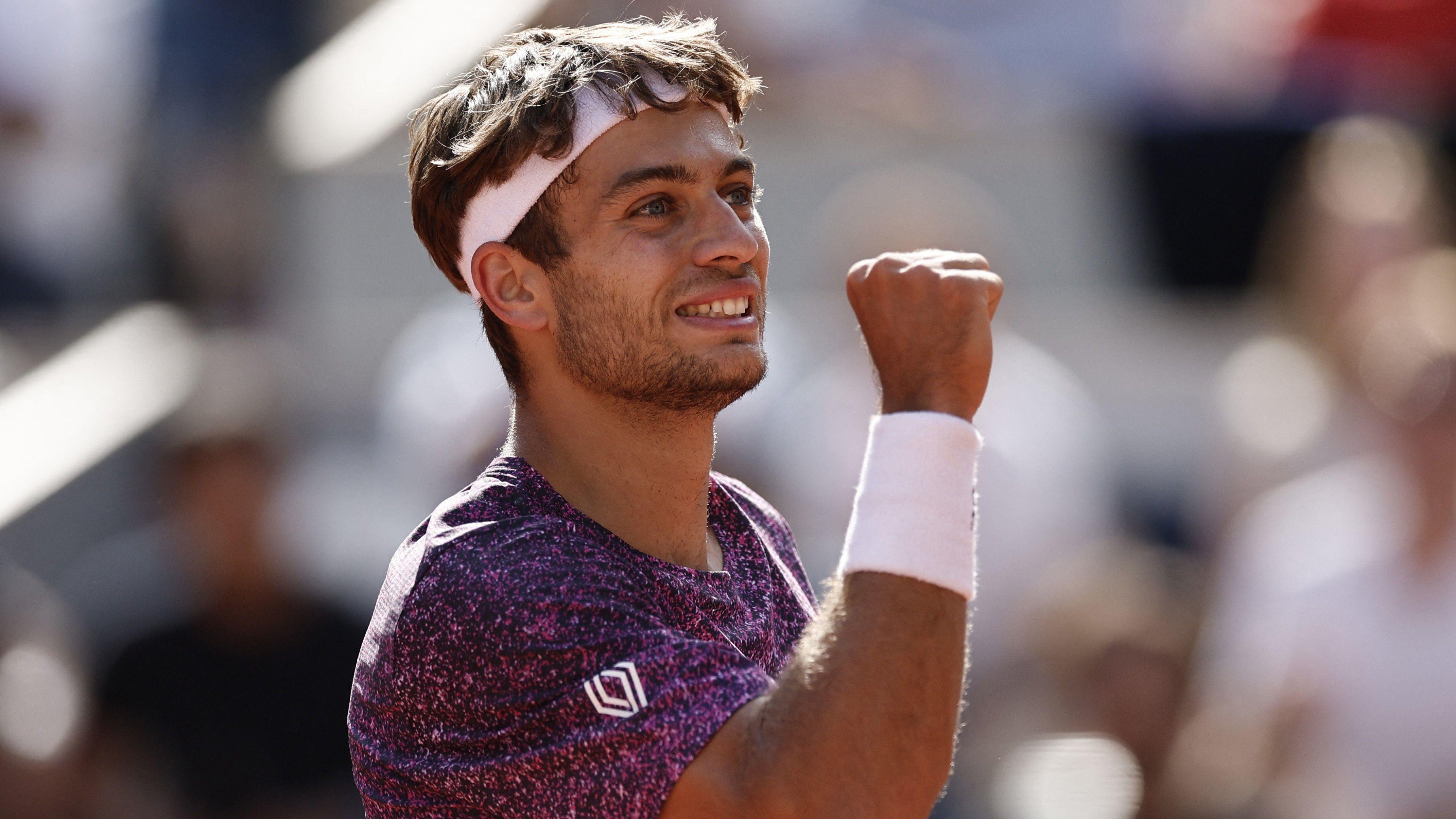 French Open final: Cobolli breaks to lead Zverev in must-win fourth set