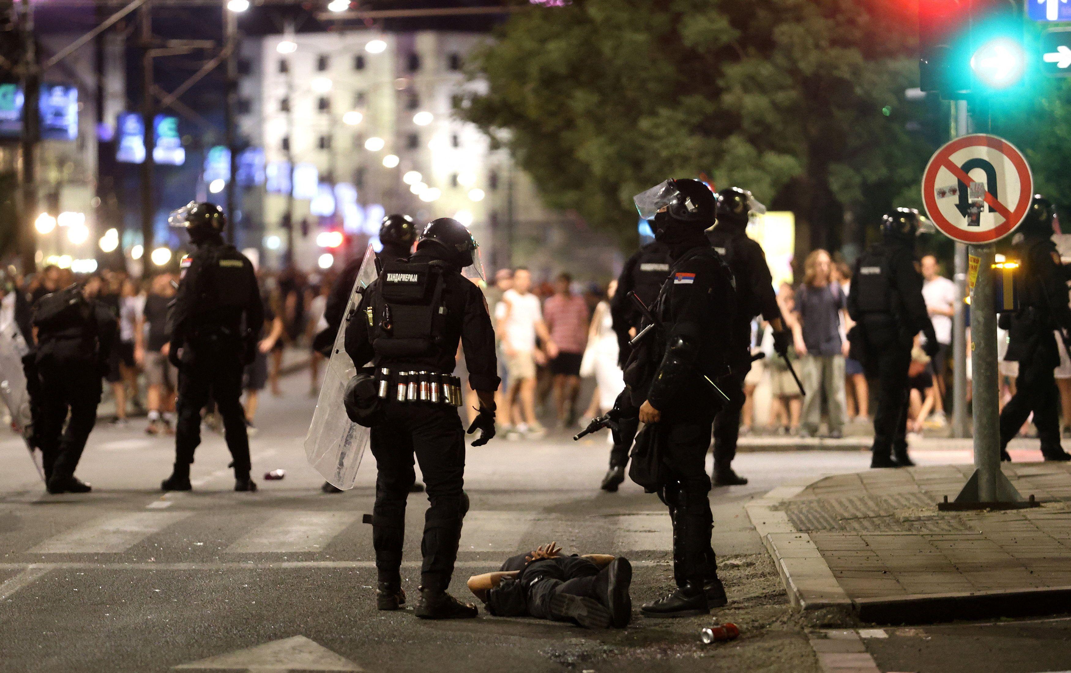 Policija na ulicama Beograda, Hapšenje antivladinih demonstranata u Beogradu, protesti u beogradu
