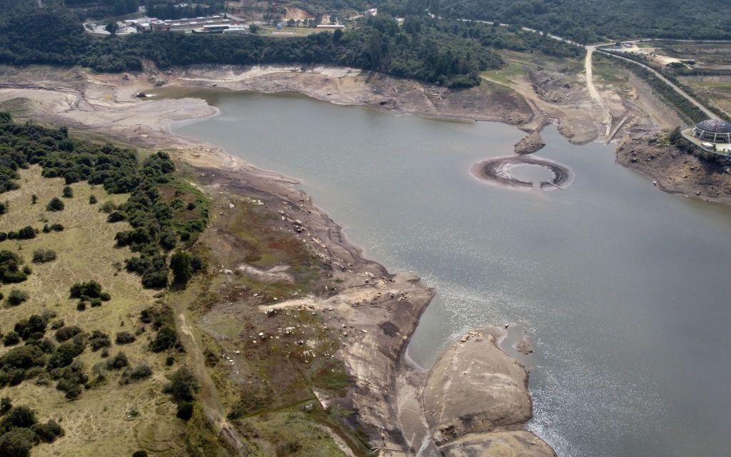 El caudal disminuido en la reserva de San Rafael, Cundinamarca, en Colombia.