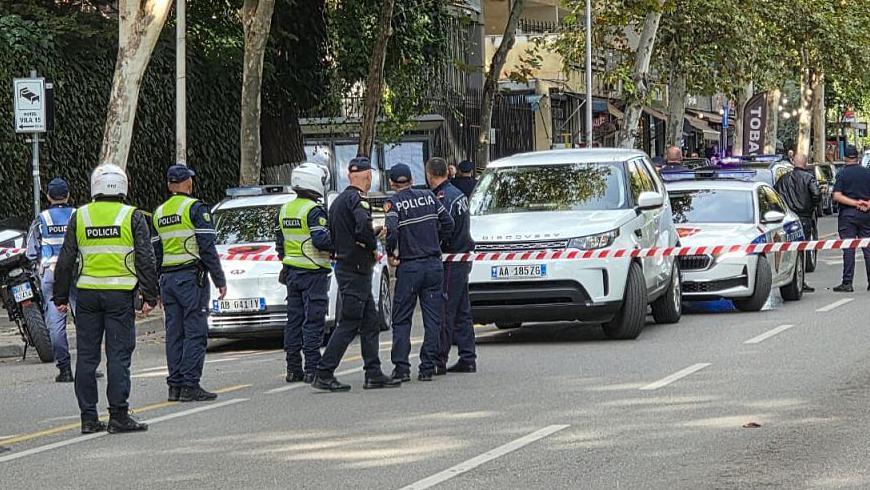 albanska policija ispred Apelacionog suda u Tirani u kojem je ubijen sudija Astrit Kaljaja 