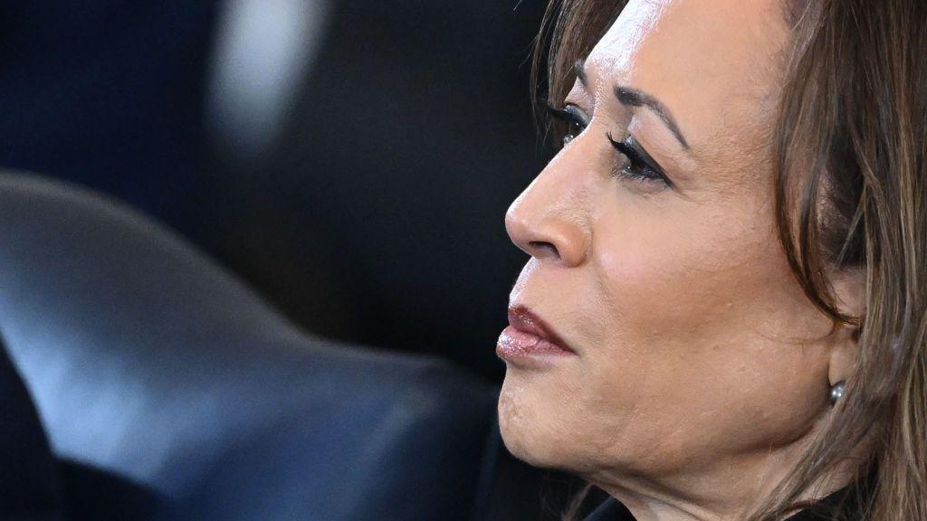 نائبة الرئيس الأمريكي السابقة، كامالا هاريس، خلال مراسم تنصيب دونالد ترامب في قاعة الكابيتول في واشنطن العاصمة، في 20 يناير/كانون الثاني 2025