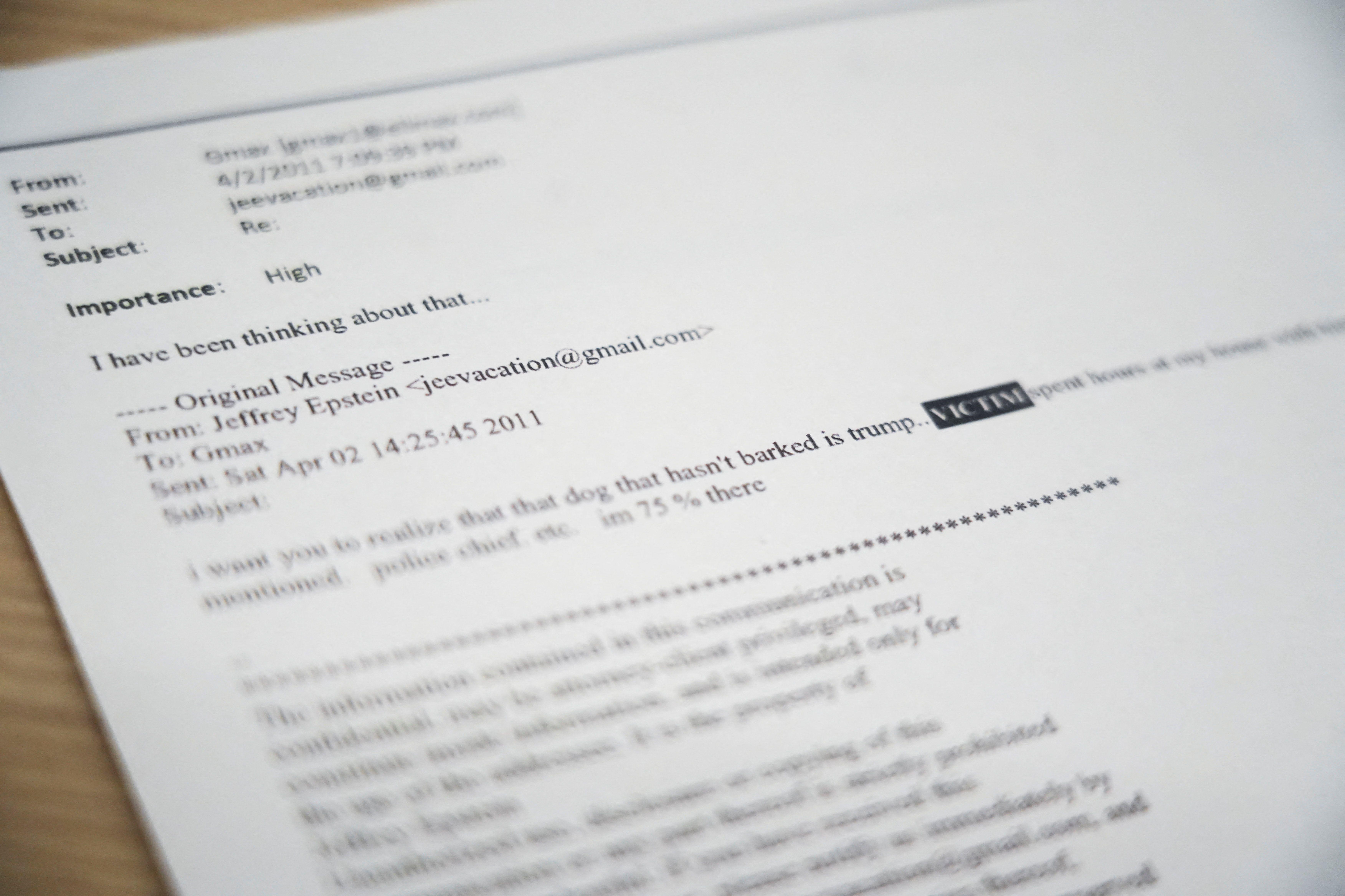 رسالة بريد إلكتروني منشورة من لجنة الرقابة بمجلس النواب الأمريكي