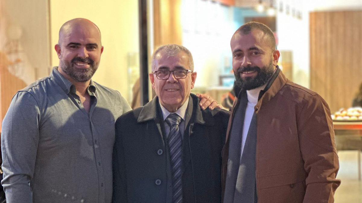 من اليمين إلى اليسار: محمد وأحمد حلاب وسفيان قطب الشركاء الثلاثة في كرواسان حلاب