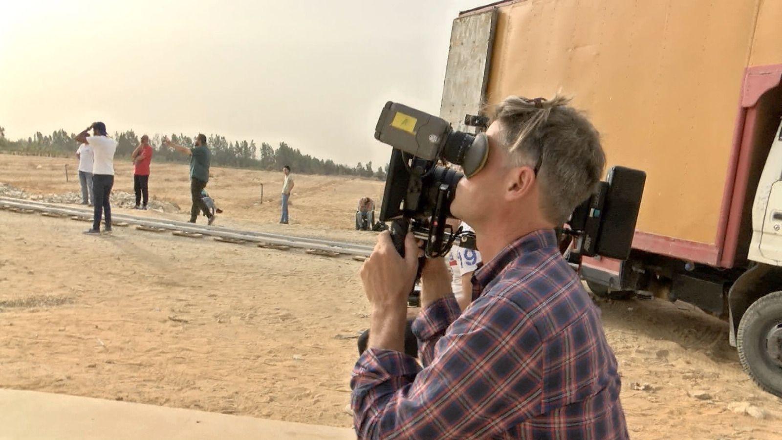 كواليس تصوير أحد الأفلام في مصر