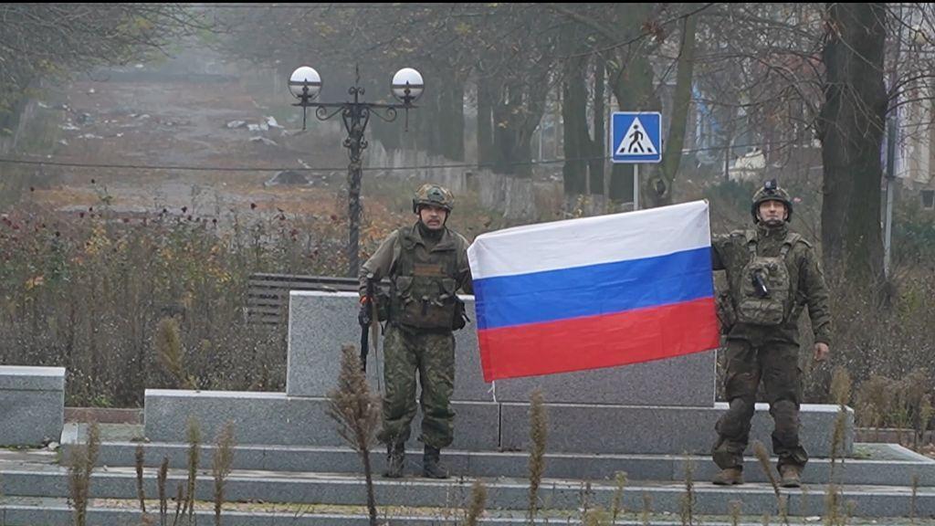 Una captura de pantalla de un video de cuando el Kremlin anunció que las fuerzas rusas habían tomado el control de Krasnoarmeysk (Pokrovsk) en la región de Donetsk y Volchansk (Vovchansk) en la región de Kharkiv el 2 de diciembre de 2025.
