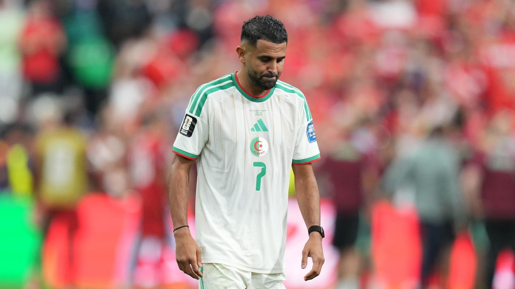 رياض محرز، لاعب المنتخب الجزائري، يُظهر ردة فعله بعد مباراة دور الـ32 من كأس العالم 2026 بين سويسرا والجزائر على ملعب بي سي بليس (ملعب فانكوفر) في فانكوفر، كولومبيا البريطانية، كندا، في 2 يوليو 2026. 
