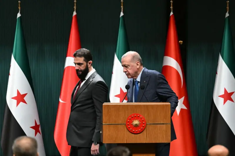 ترک صدر رجب طیب اردغان شام کے نئے رہنما احمد الشرع کے ساتھ
