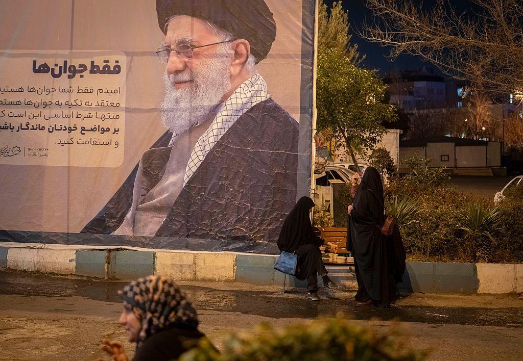 "ما هي خيارات دونالد ترامب لشن ضربات في إيران؟"- في الإيكونومست 