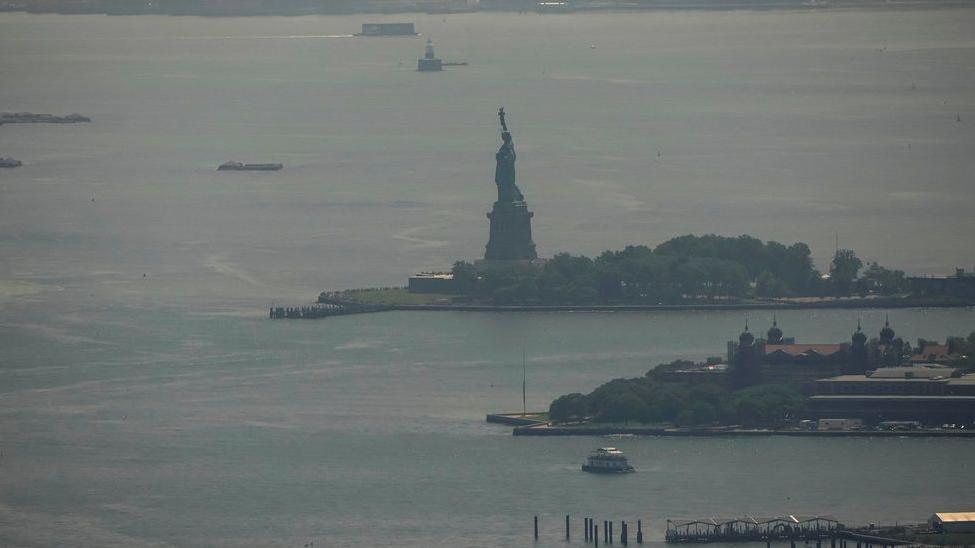 'Amerika je napadnuta dimom, Kanada će nam platiti', kaže Tramp, ugroženo finale Mundijala 1 kip slobode obavijen dimom, šumski požari u kanadi