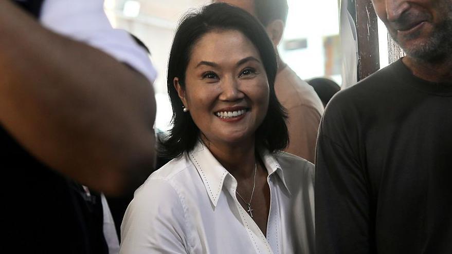 Keiko Fujimori yendo a votar el domingo 12 de abril. 