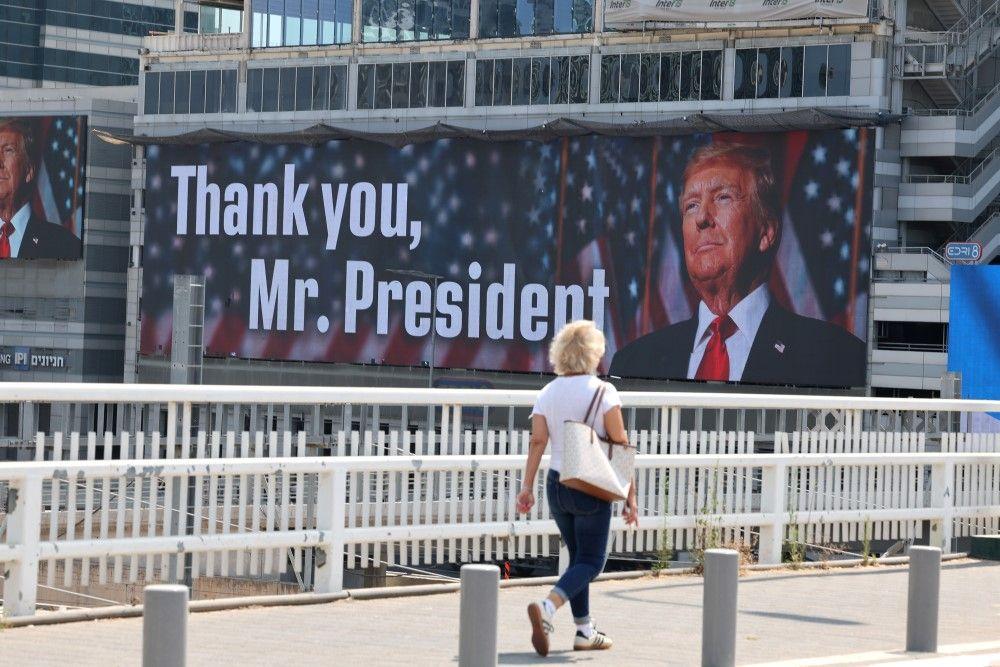 tramp, tel aviv, bilbord zahvalnic trampu u tel avivu