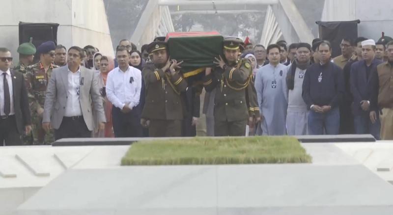 خالدہ ضیا کو سرکاری اعزاز کے ساتھ سپرد خاک کر دیا گیا