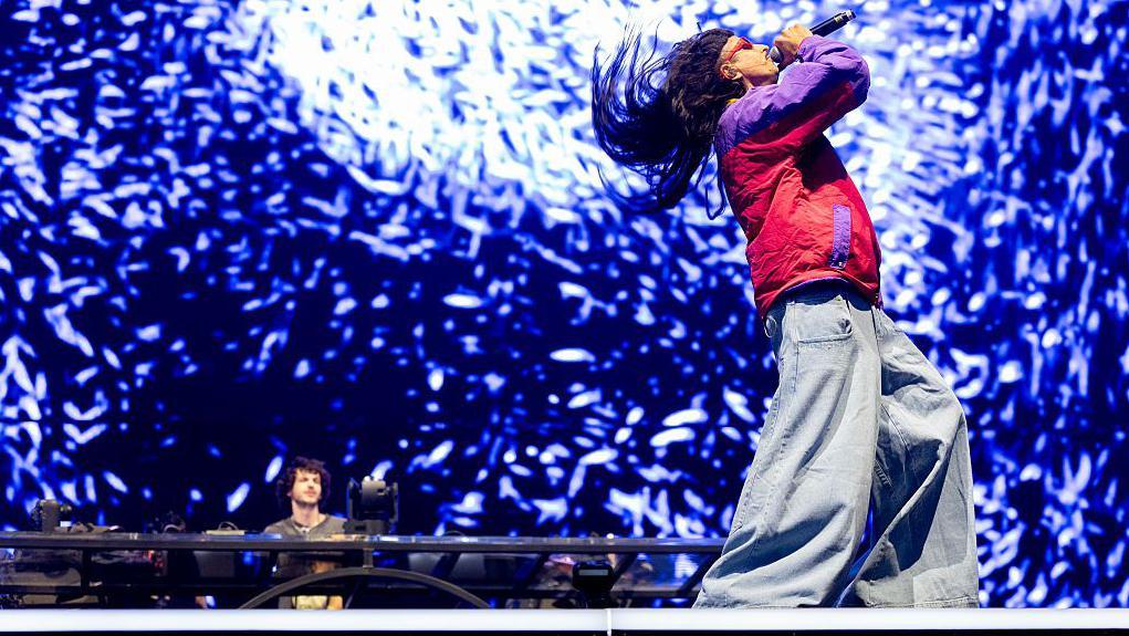 Oliver Tree em uma apresenta&ccedil;&atilde;o. 