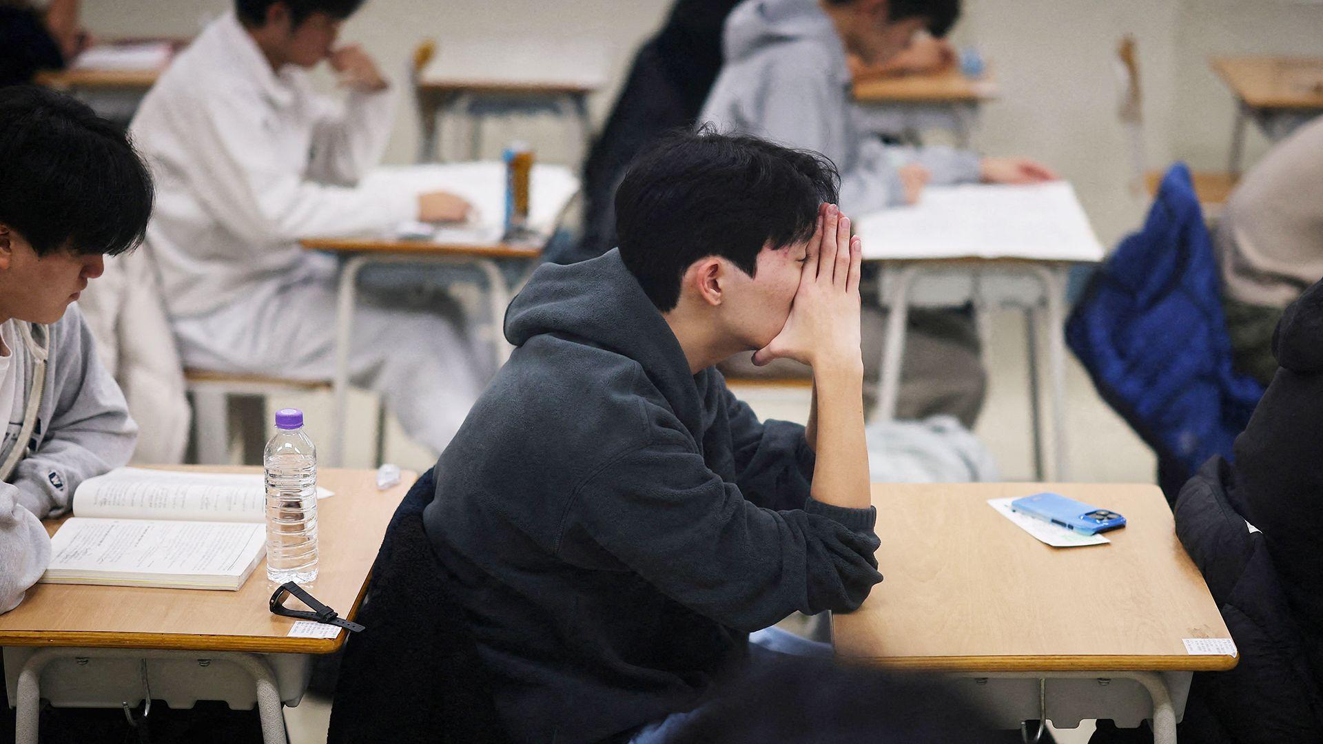 Chief of S Koreas high-stakes exam quits over insane English test