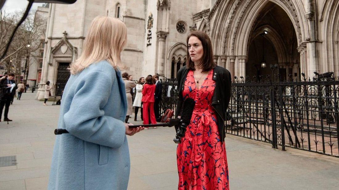 Džejmi Klinger (desno) je aktivistkinja za prava žena, koja je suosnivačica organizacije Povratimo ove ulice.