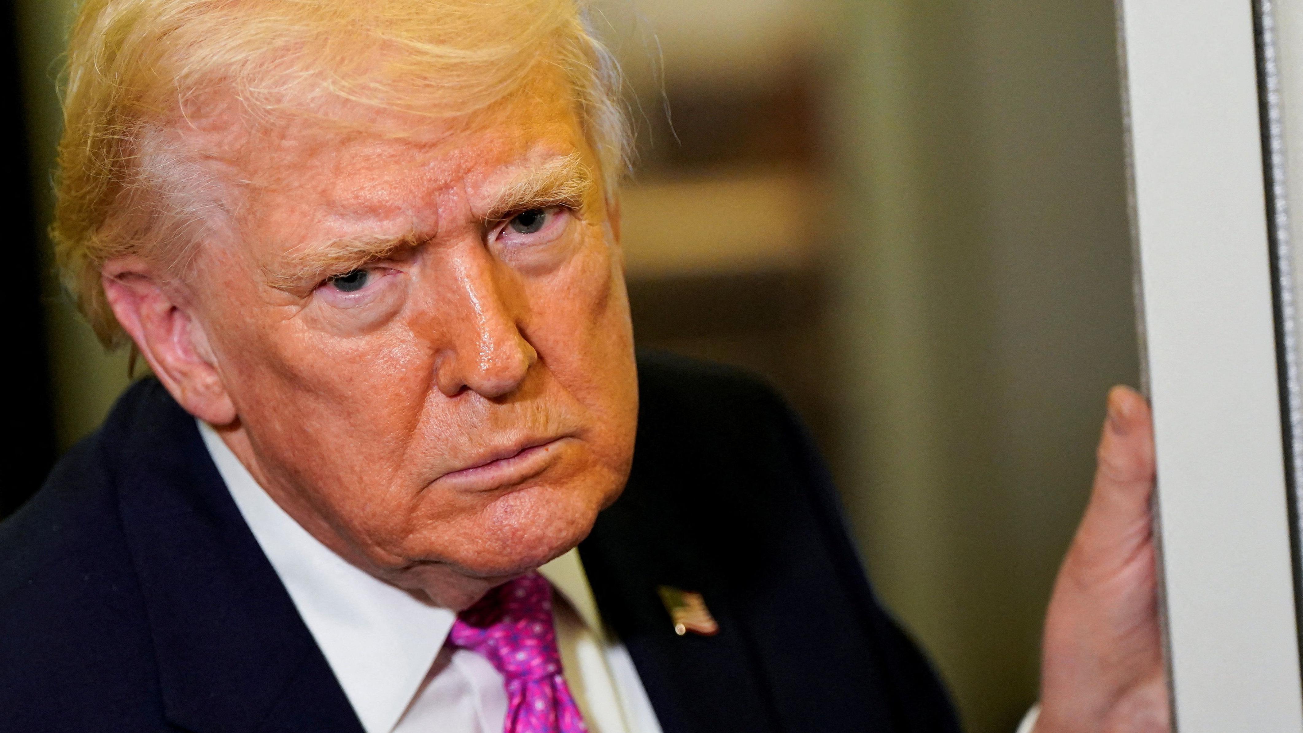 特朗普搭乘空軍一號前往馬里蘭州安德魯聯合基地途中與媒體記者交談（29/3/2026）