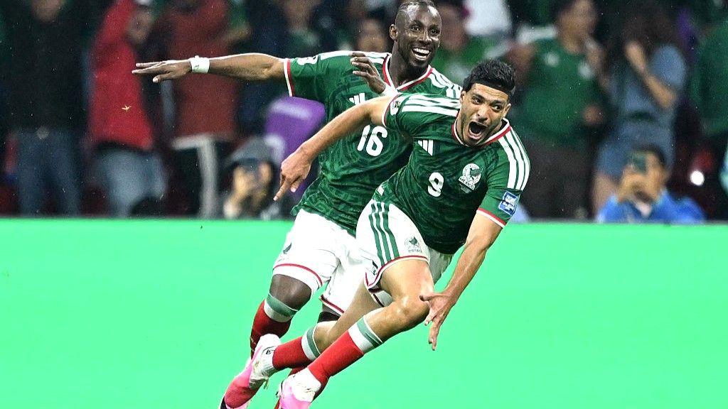 Fluent Mexico two up on Ecuador at raucous Azteca Stadium