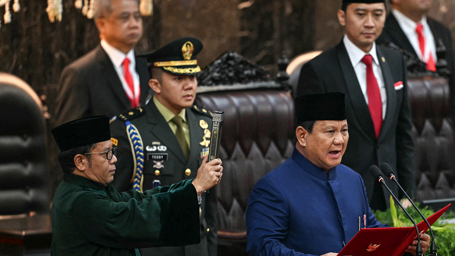 Presidente da Indonésia, Prabowo Subianto, falando ao microfone