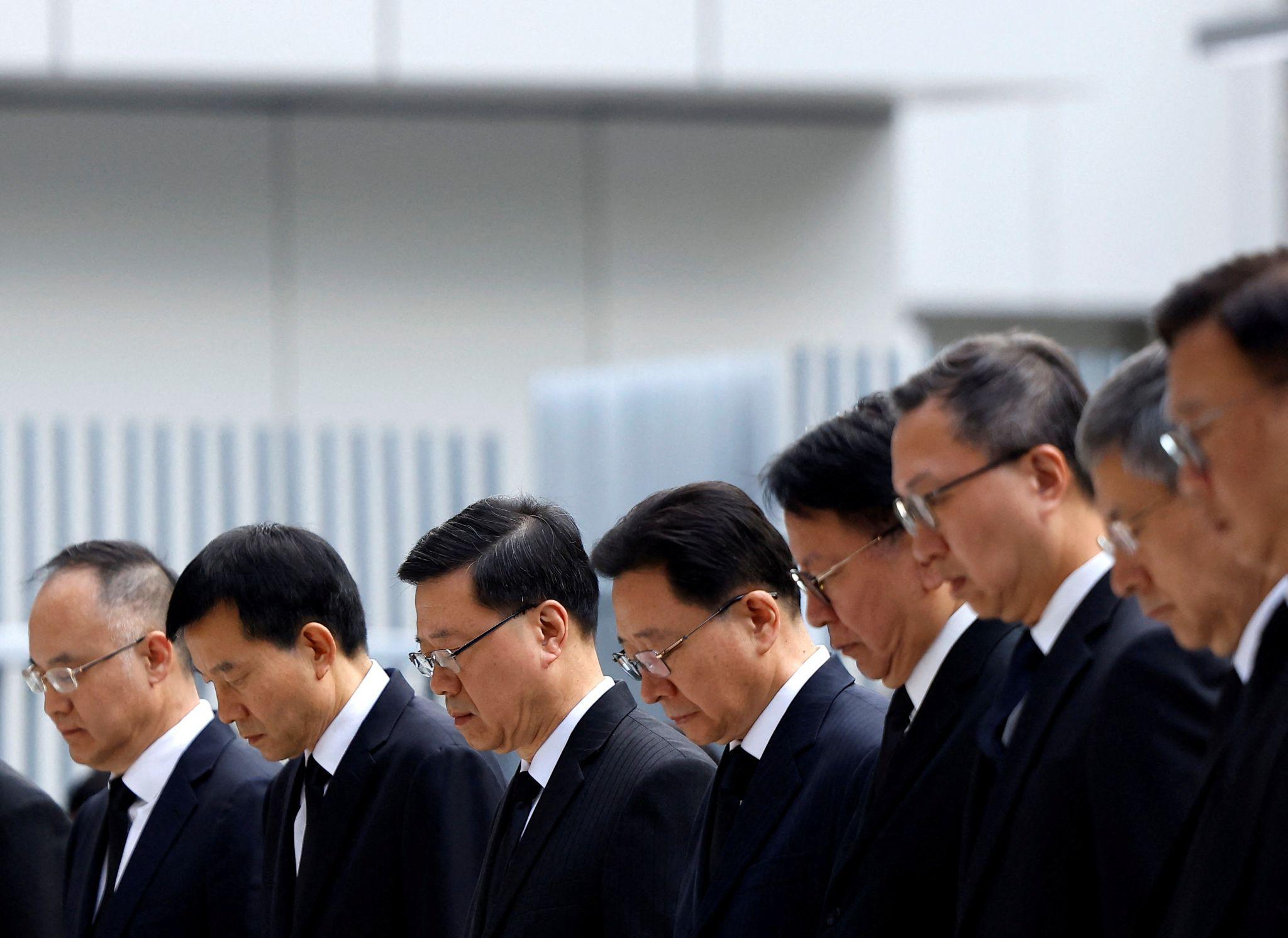 香港特區政府週六早上舉行默哀儀式，悼念大埔宏福苑火災的罹難者