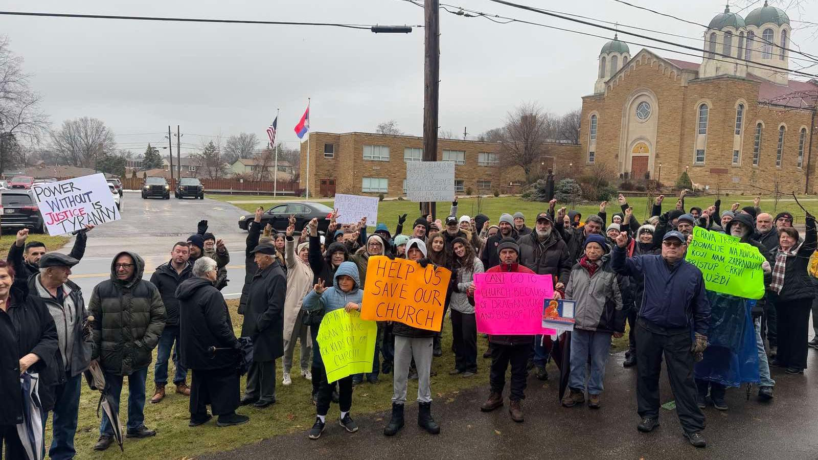 Protest grupe vernika Sabornog hrama Svetog Save u Klivlendu