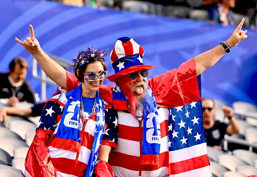 Torcedores dos Estados Unidos  no Est&aacute;dio de Los Angeles 