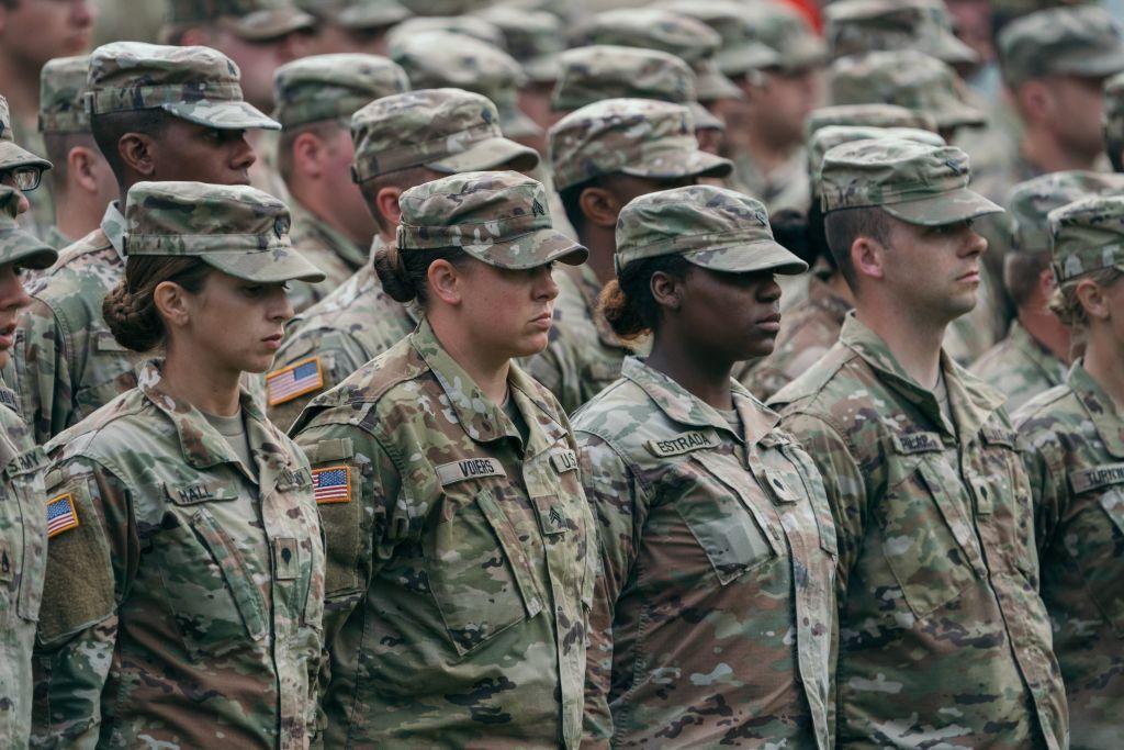 Mujeres soldado en una formación militar de EE.UU. 